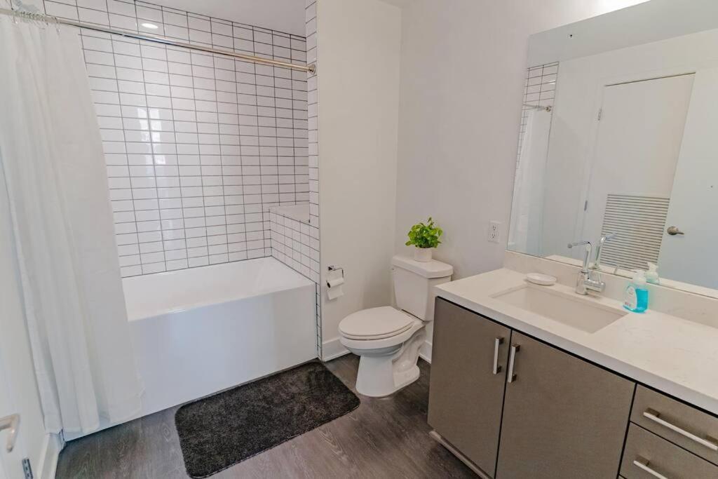 Appartamento Downtown Paradise Escape With 2 Pools / Hot Tubs Los Angeles Esterno foto