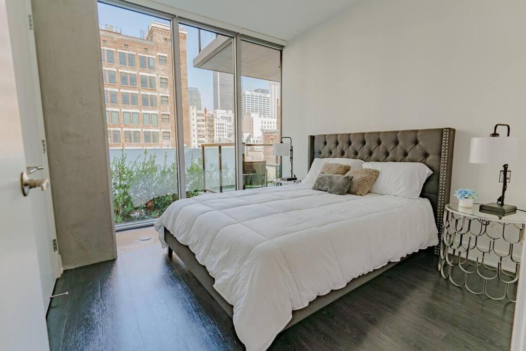 Appartamento Downtown Paradise Escape With 2 Pools / Hot Tubs Los Angeles Esterno foto