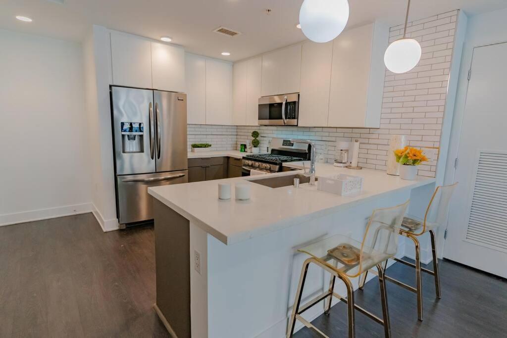 Appartamento Downtown Paradise Escape With 2 Pools / Hot Tubs Los Angeles Esterno foto