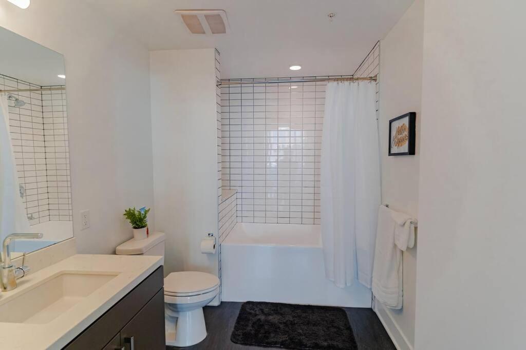 Appartamento Downtown Paradise Escape With 2 Pools / Hot Tubs Los Angeles Esterno foto