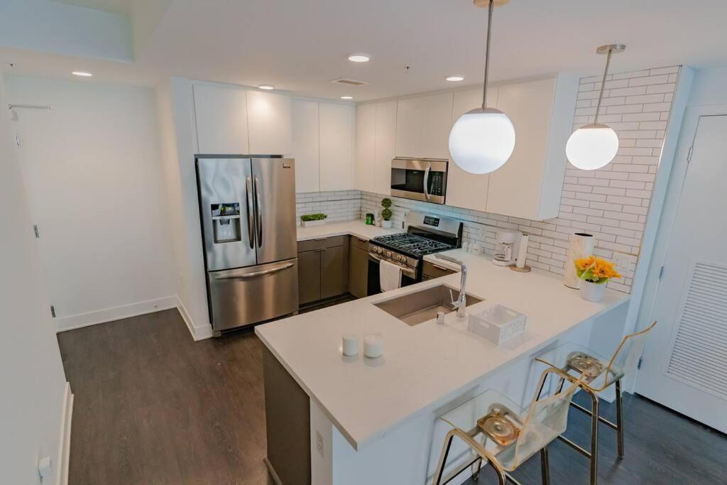 Appartamento Downtown Paradise Escape With 2 Pools / Hot Tubs Los Angeles Esterno foto