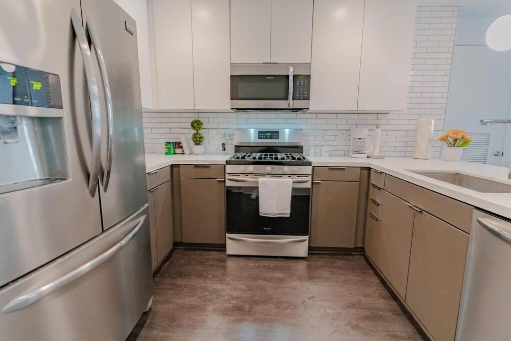 Appartamento Downtown Paradise Escape With 2 Pools / Hot Tubs Los Angeles Esterno foto